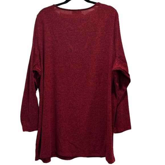 2 Dye 4 Size 3x red top with beautiful accent buttons - Picture 2 of 10